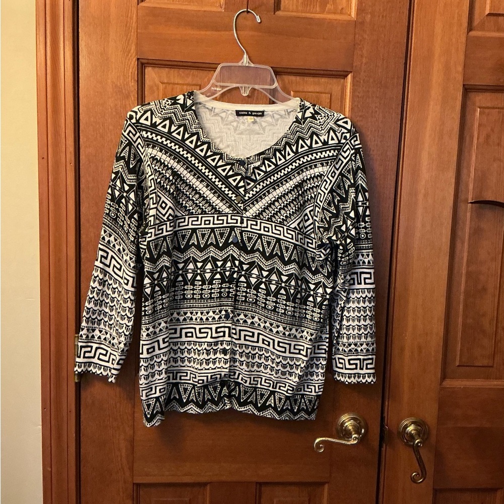 Cable & Gauge Black and White Aztec design crew Neck Sweater